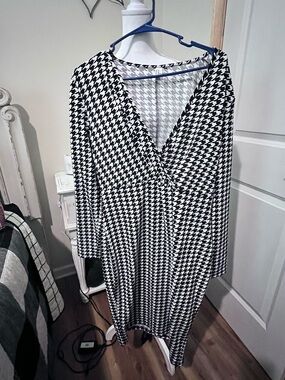 Black & White Houndstooth V-Neck Dress